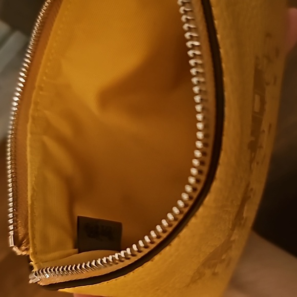 Authentic Horse and Carriage Coach Wristlet - Picture 4 of 6